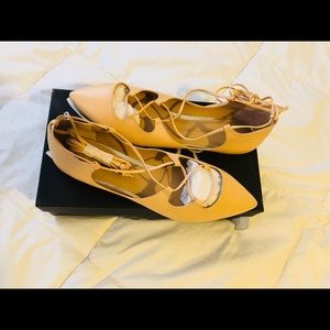Banana Republic tan lace up shoes